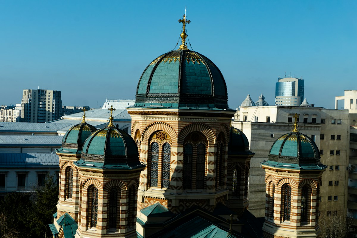 Biserică cu cupole din București