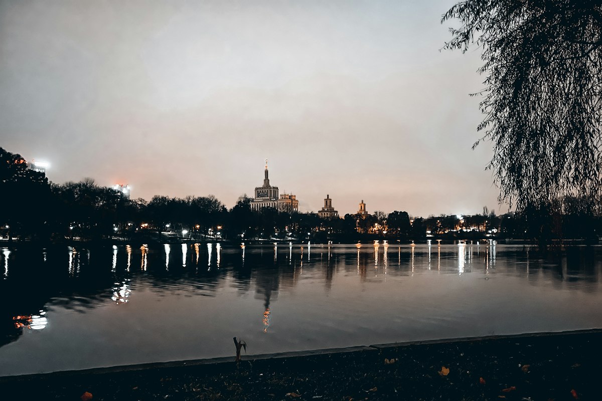 Lac la apus în București