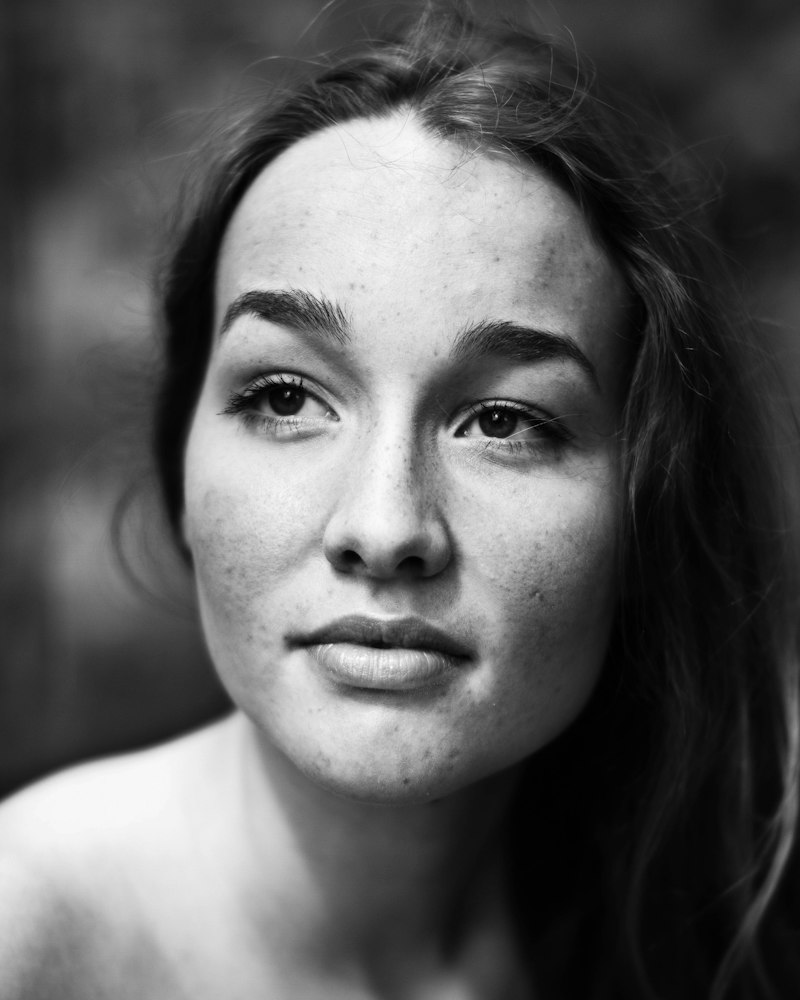 Machiaj natural, portret alb-negru