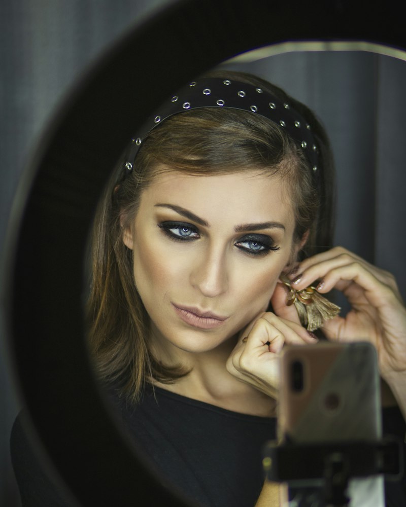 Smokey eyes în nuanțe de bronz
